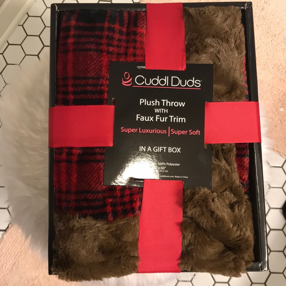 CuddlDuds Super Soft 50”x60” Throw